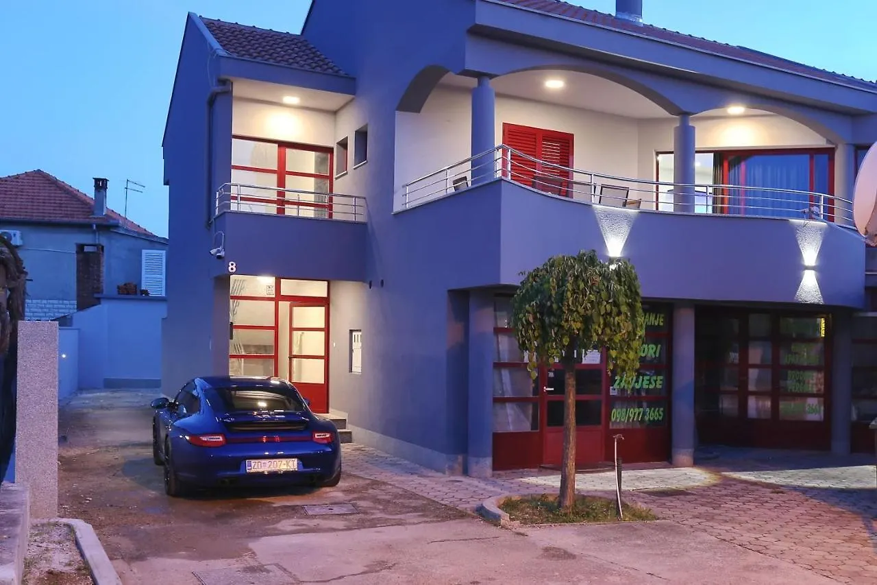 Luxury Holiday House 扎达尔